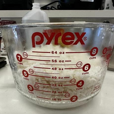 biela ryža v odmerke pyrex