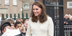 kate-middleton-JoJo-Maman-Bébé-biely kabát