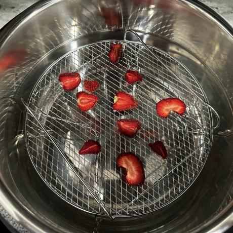 dehydrované jahody v instantnom hrnci